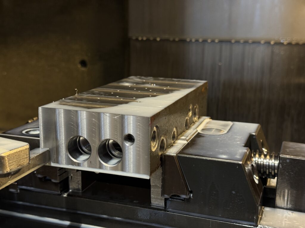 CNC-maskinert ventilblokk i stål